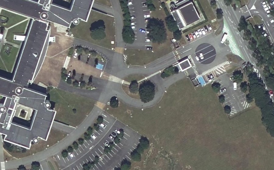 Vue aérienne du Rond-point anonyme n°23385411