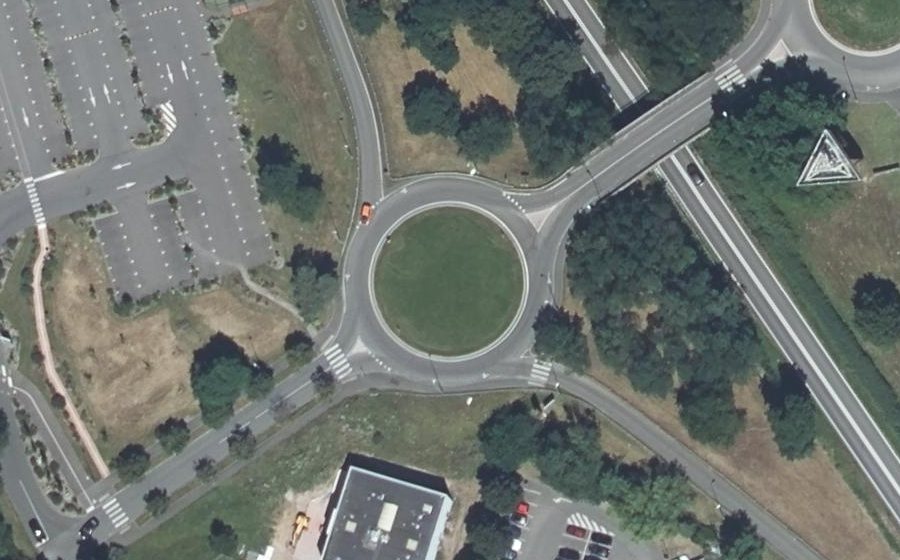 Vue aérienne du Rond-point anonyme n°23386009