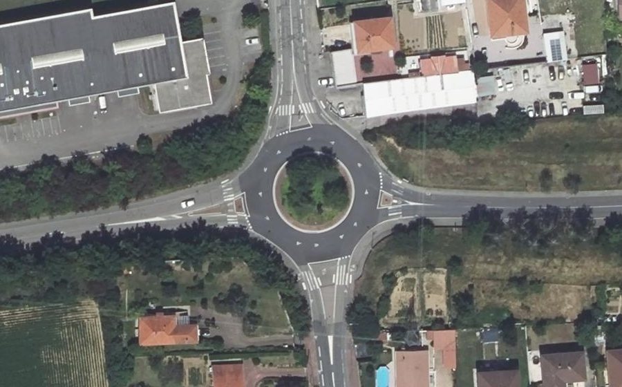 Vue aérienne du Rond-point anonyme n°23386706