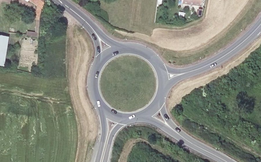 Vue aérienne du Rond-point anonyme n°23395121