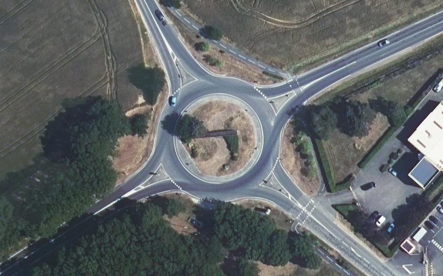 Vue aérienne du Rond-point anonyme n°23395124