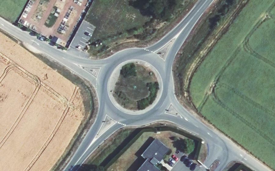 Vue aérienne du Rond-point anonyme n°23395126