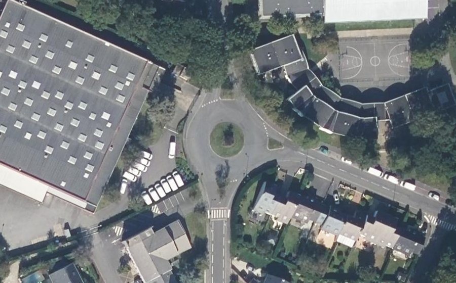 Vue aérienne du Rond-point anonyme n°23397541