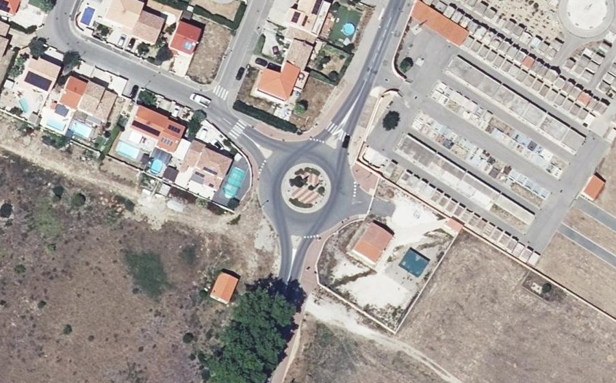 Vue aérienne du Rond-point anonyme n°233981206