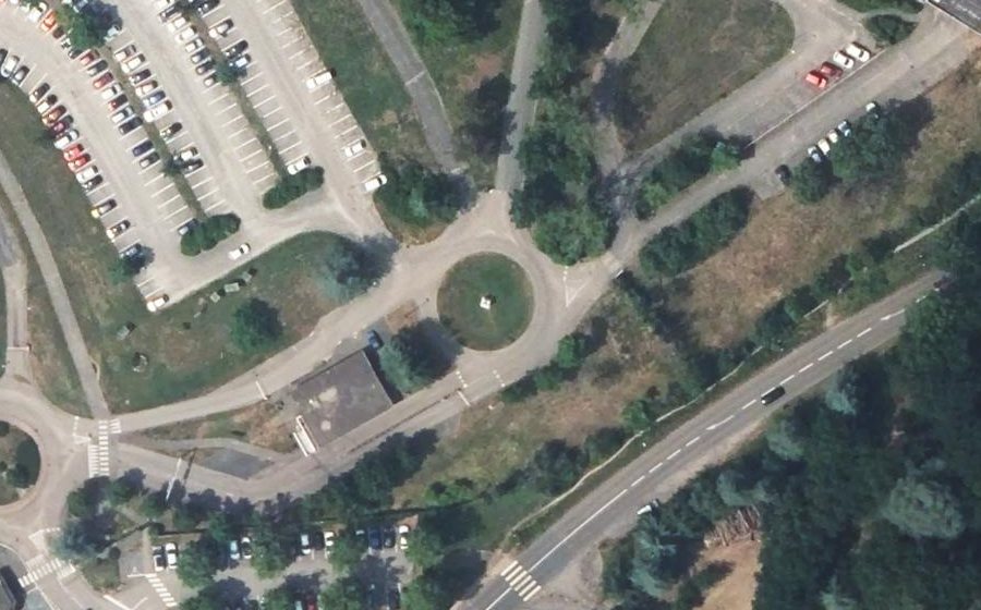 Vue aérienne du Rond-point anonyme n°234007994