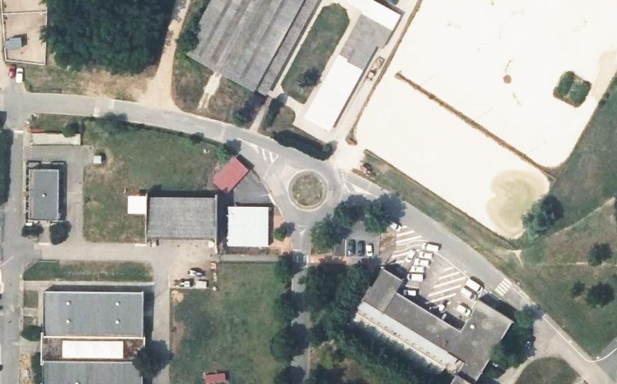 Vue aérienne du Rond-point anonyme n°234007997