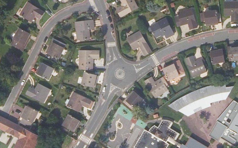 Vue aérienne du Rond-point anonyme n°234021213