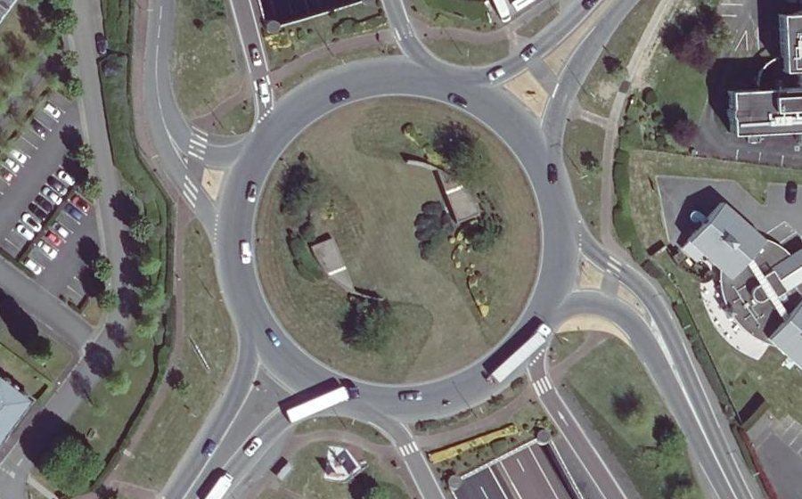 Vue aérienne du Rond-point anonyme n°23407080