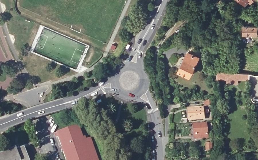 Vue aérienne du Rond-point anonyme n°234074959