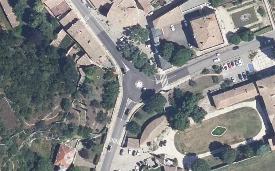 Vue aérienne du Rond-point anonyme n°234075782