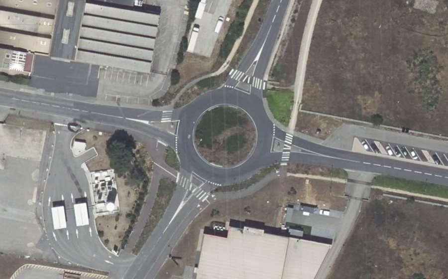 Vue aérienne du Rond-point anonyme n°23410145