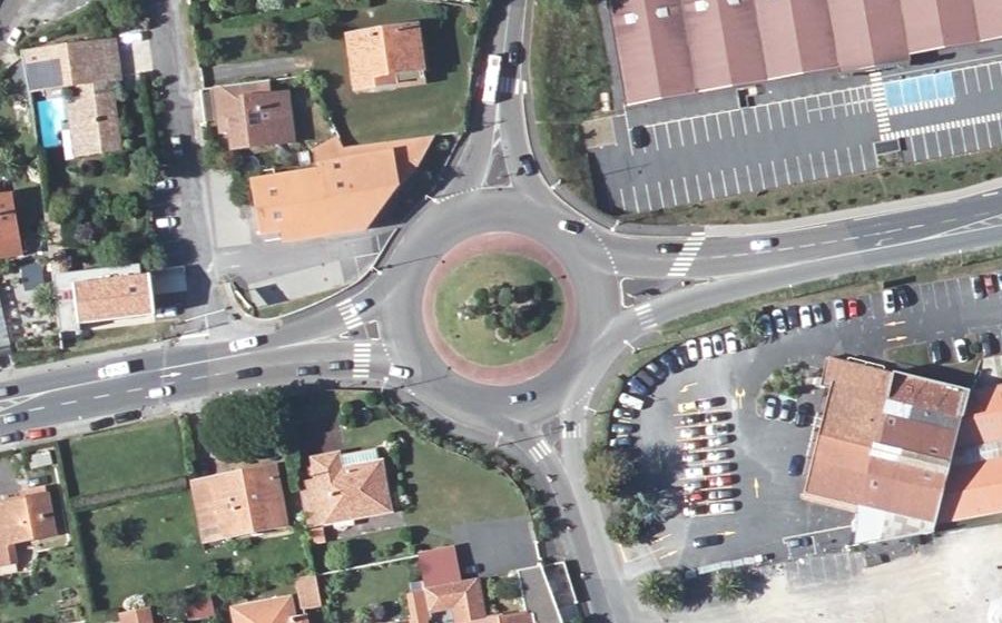 Vue aérienne du Rond-point anonyme n°23412281