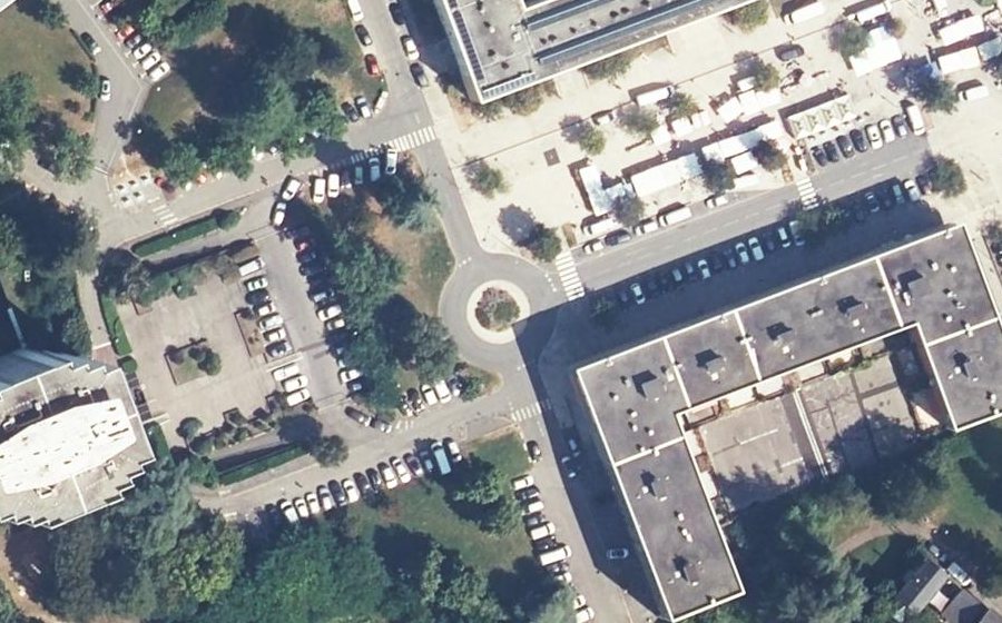 Vue aérienne du Rond-point anonyme n°234173066
