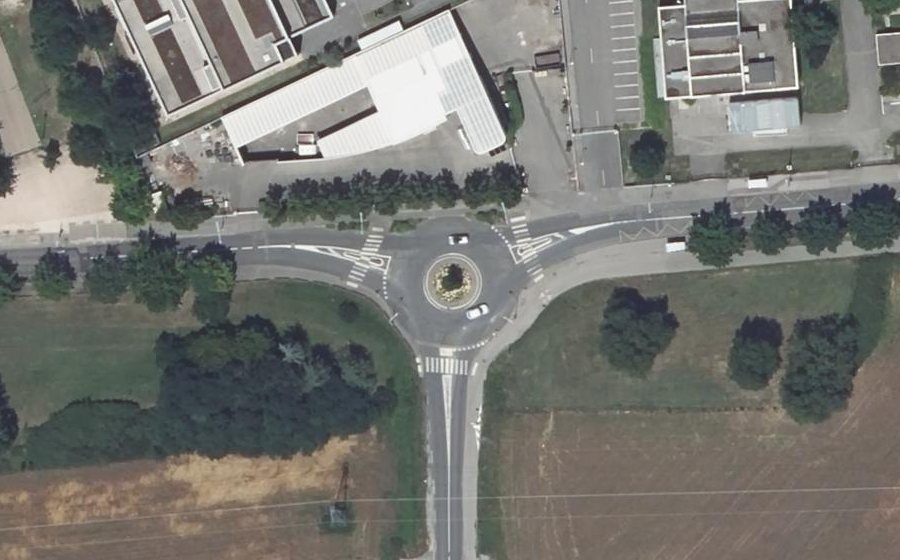 Vue aérienne du Rond-point anonyme n°234241830