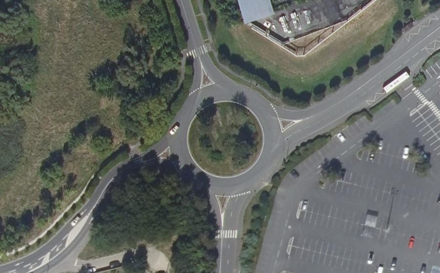 Vue aérienne du Rond-point anonyme n°23424218