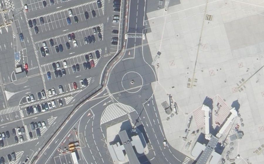 Vue aérienne du Rond-point anonyme n°234248706