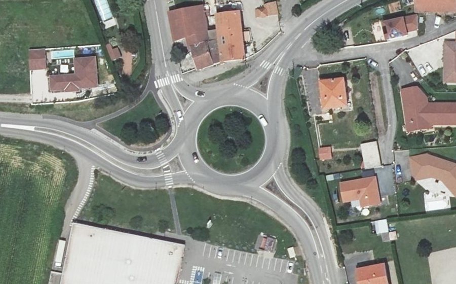 Vue aérienne du Rond-point anonyme n°23427417