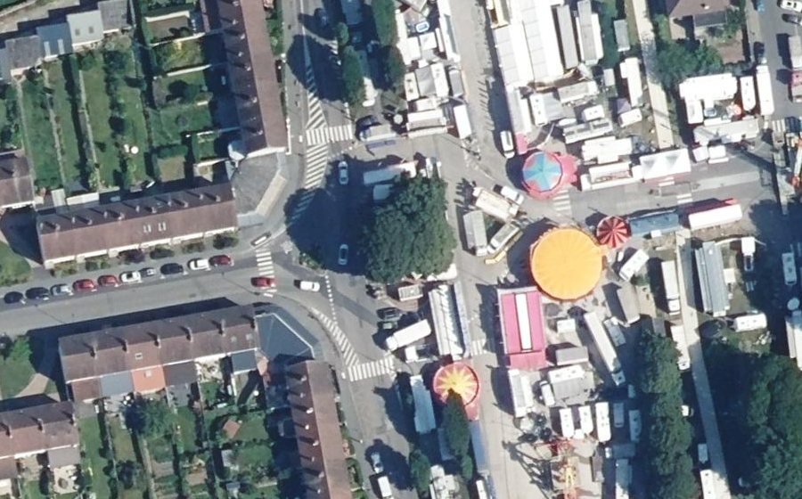 Vue aérienne du Rond-point anonyme n°234286333