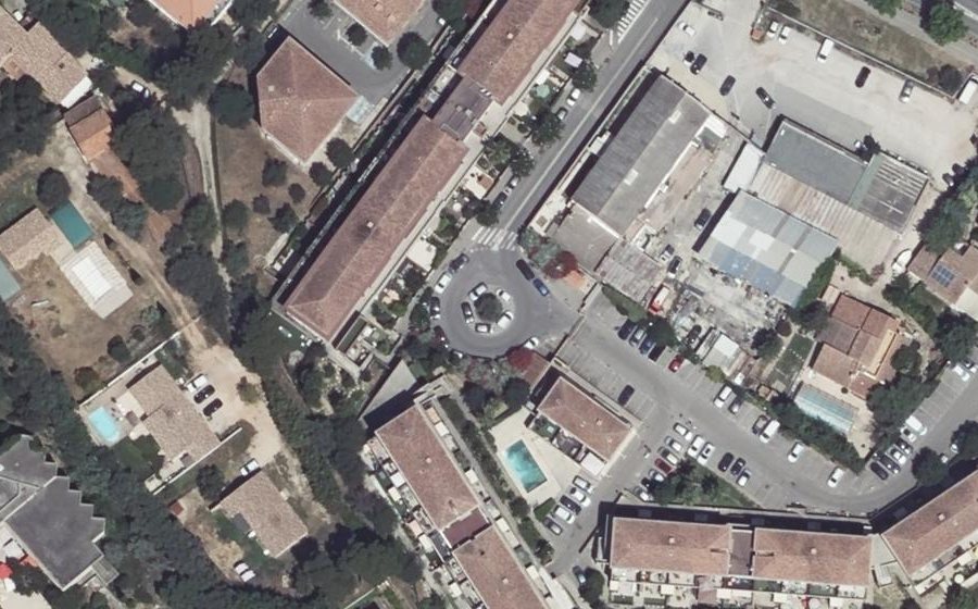 Vue aérienne du Rond-point anonyme n°234295051