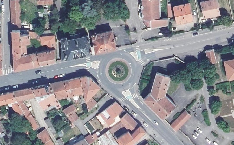 Vue aérienne du Rond-point anonyme n°23434513
