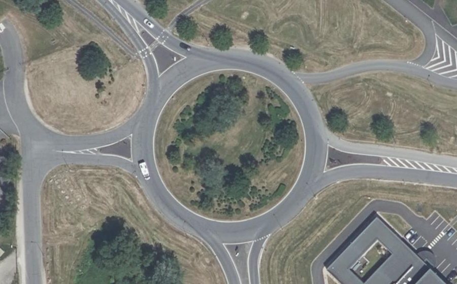 Vue aérienne du Rond-point anonyme n°23434943