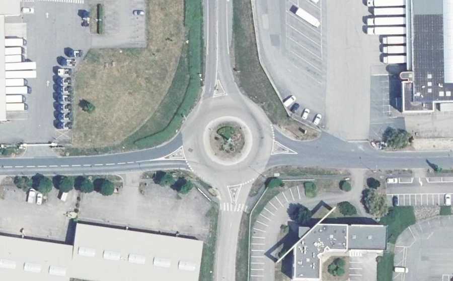 Vue aérienne du Rond-point anonyme n°23439533
