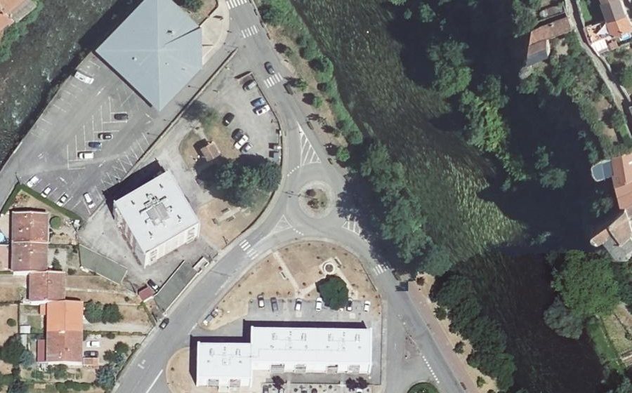 Vue aérienne du Rond-point anonyme n°234408822