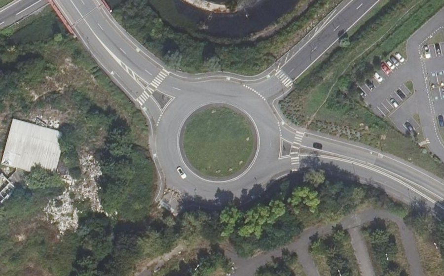 Vue aérienne du Rond-point anonyme n°23441047