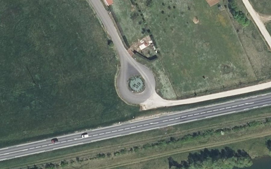 Vue aérienne du Rond-point anonyme n°234411163