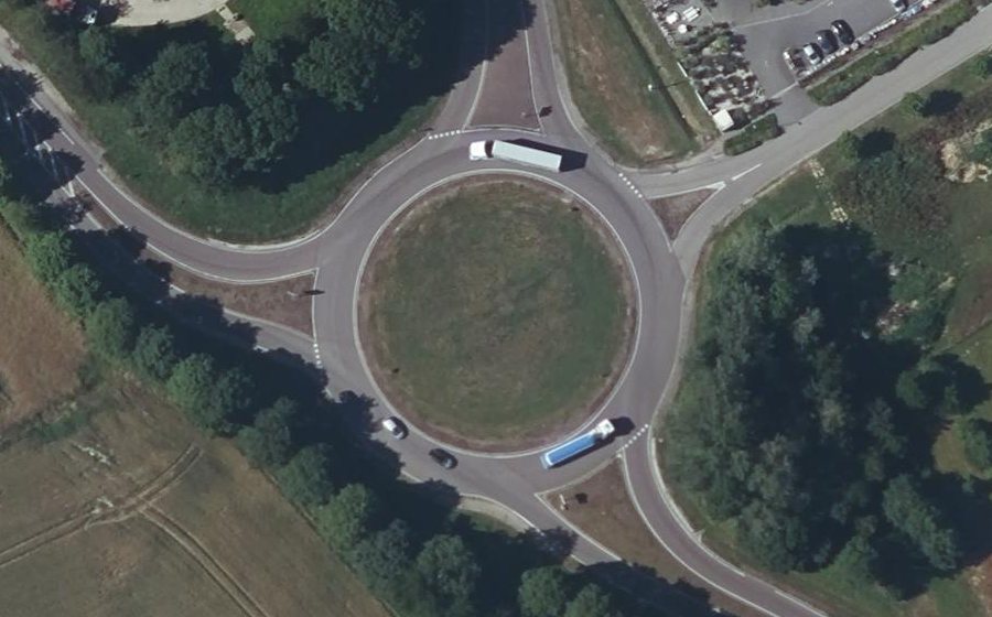 Vue aérienne du Rond-point anonyme n°23444062