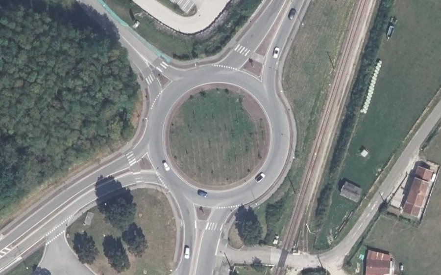 Vue aérienne du Rond-point anonyme n°23444116