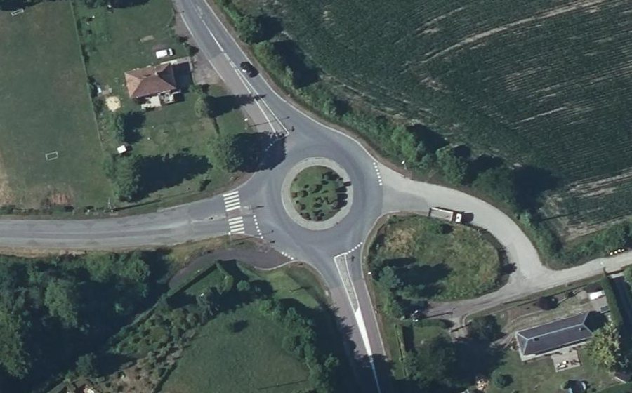 Vue aérienne du Rond-point anonyme n°23444139