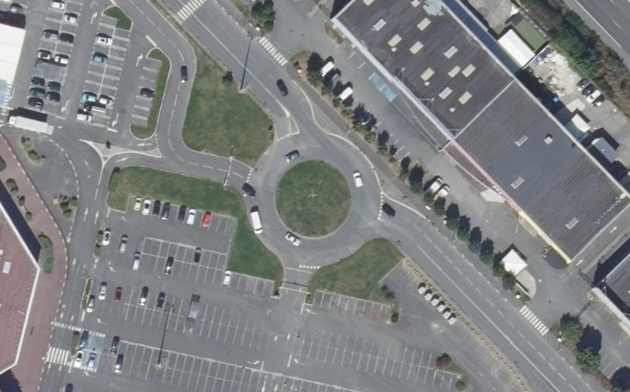Vue aérienne du Rond-point anonyme n°23445812
