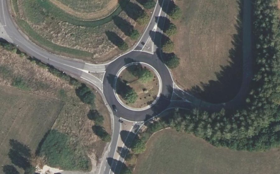 Vue aérienne du Rond-point anonyme n°23446131