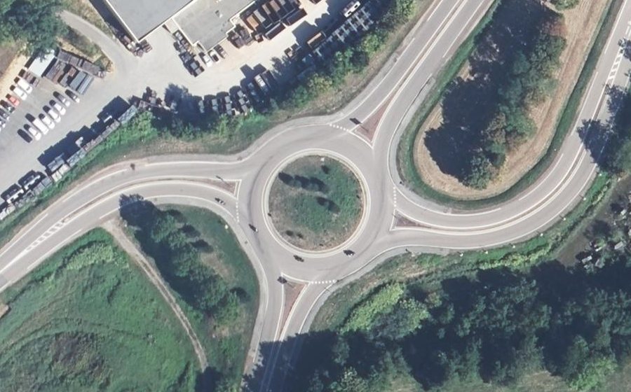 Vue aérienne du Rond-point anonyme n°23446287