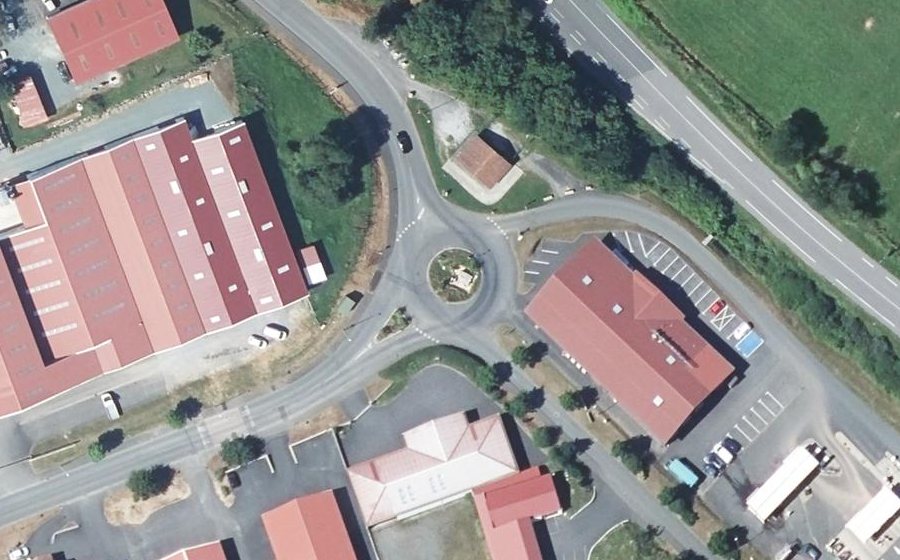 Vue aérienne du Rond-point anonyme n°23447909