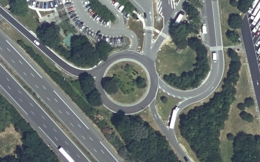 Vue aérienne du Rond-point anonyme n°23448532