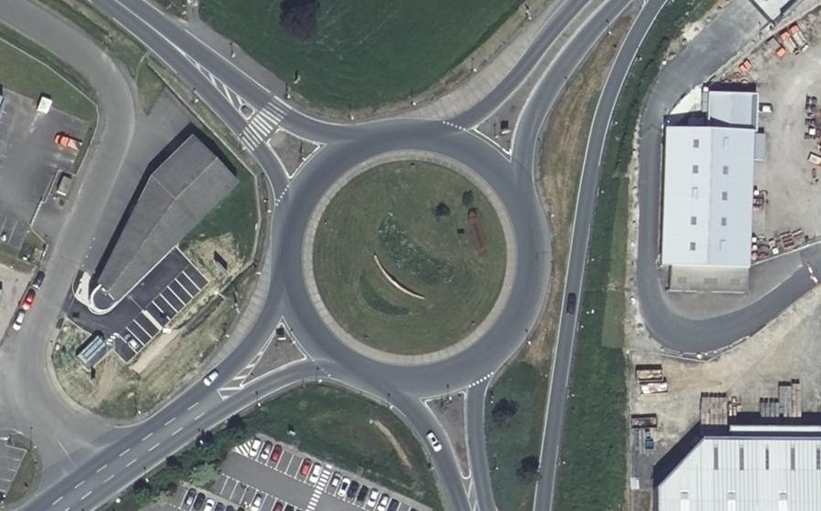 Vue aérienne du Rond-point anonyme n°23448682
