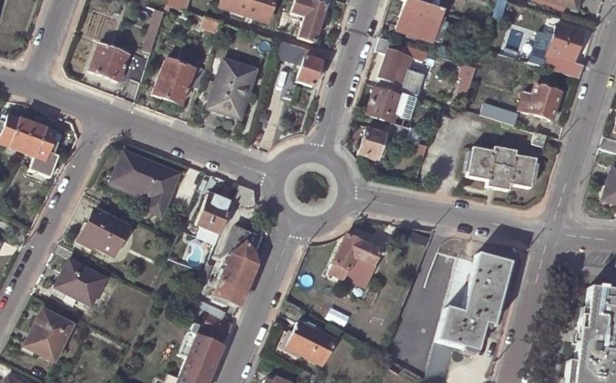 Vue aérienne du Rond-point anonyme n°23451811