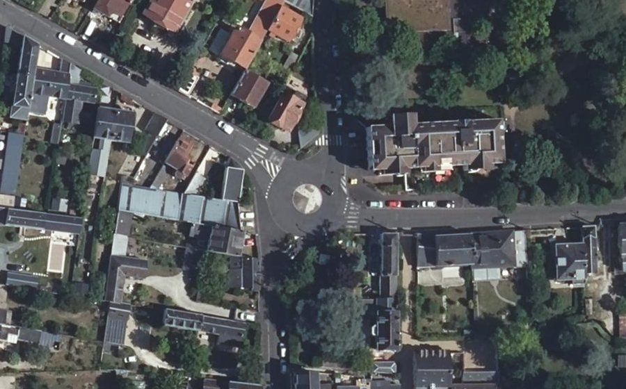 Vue aérienne du Rond-point anonyme n°23453826