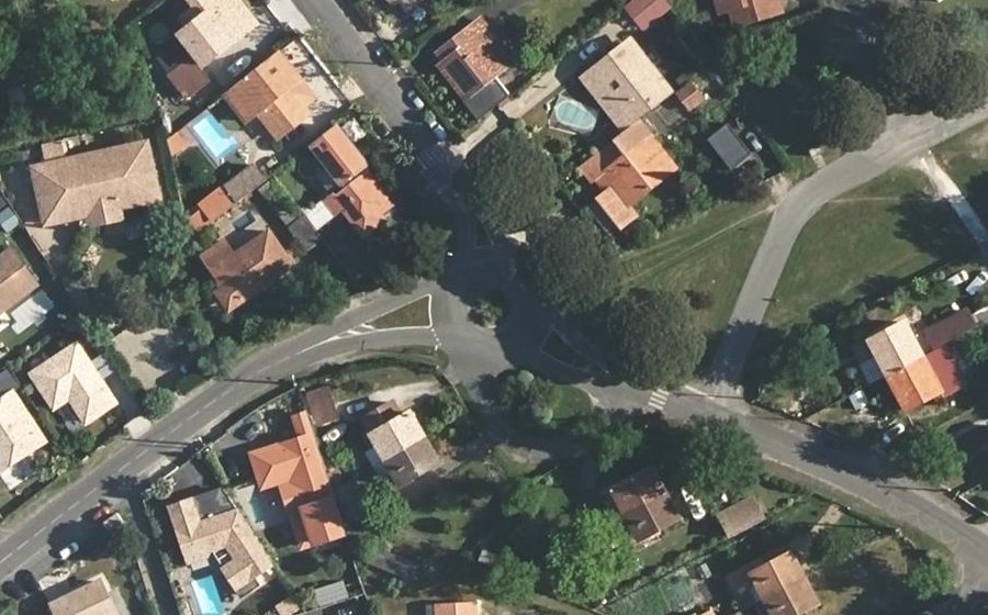 Vue aérienne du Rond-point anonyme n°234542317