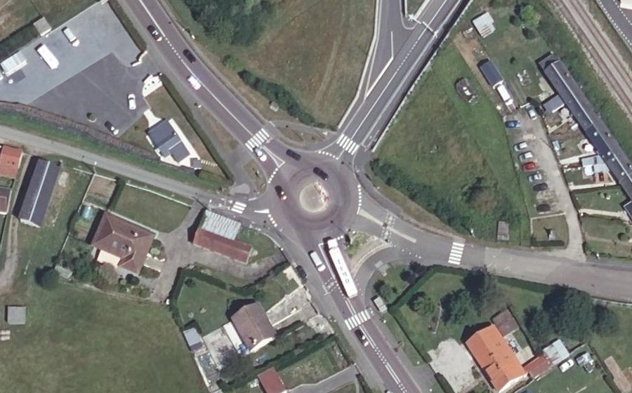 Vue aérienne du Rond-point anonyme n°234547634