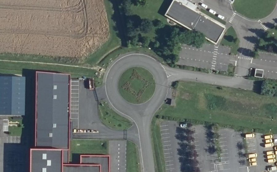 Vue aérienne du Rond-point anonyme n°234569801