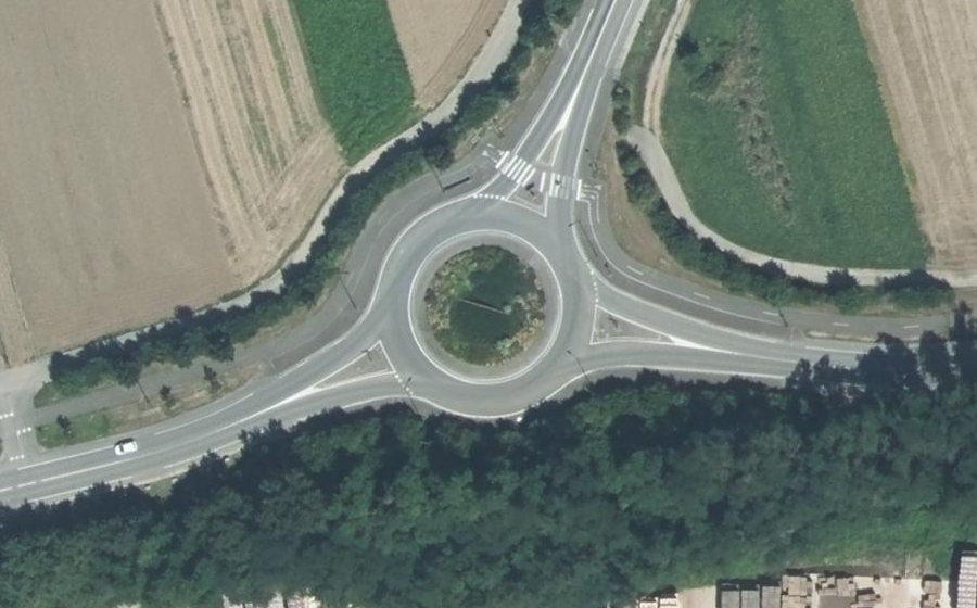Vue aérienne du Rond-point anonyme n°234578495