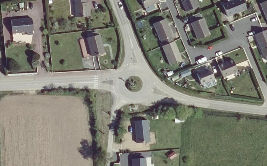 Vue aérienne du Rond-point anonyme n°23463522