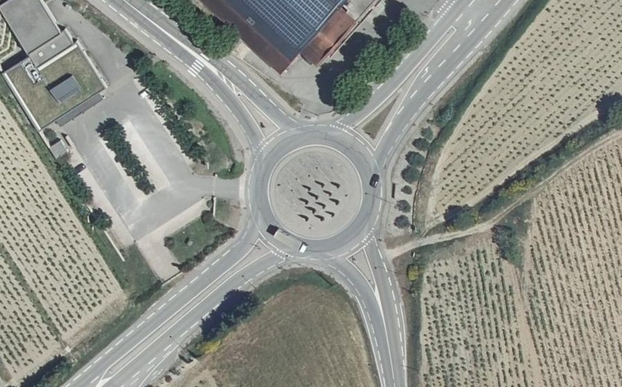 Vue aérienne du Rond-point anonyme n°23468769