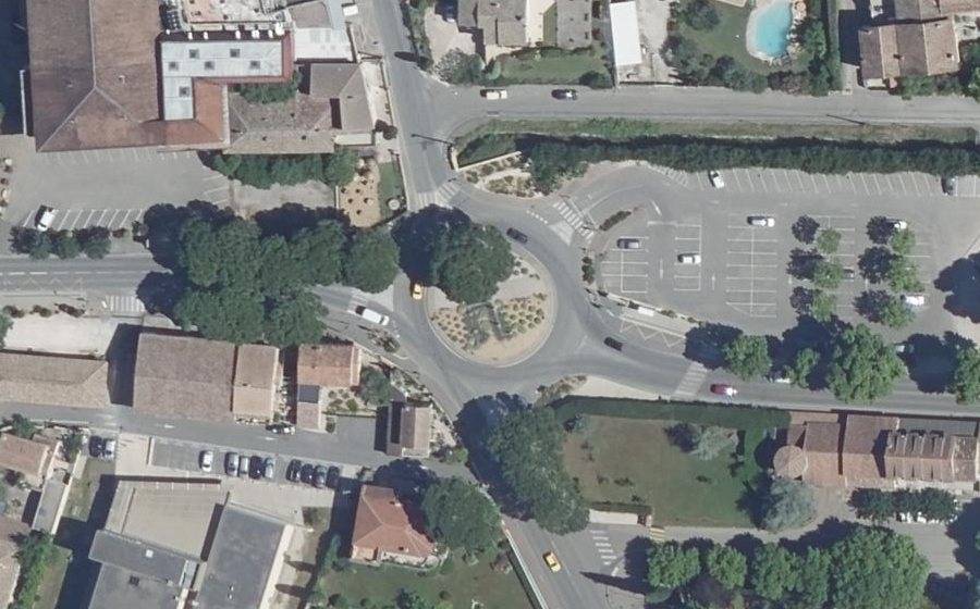 Vue aérienne du Rond-point anonyme n°23469265