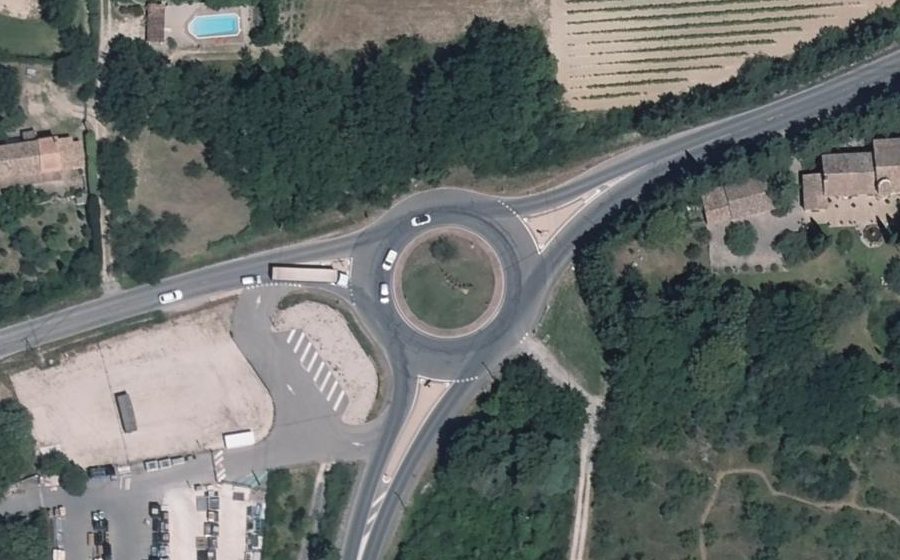 Vue aérienne du Rond-point anonyme n°23469720