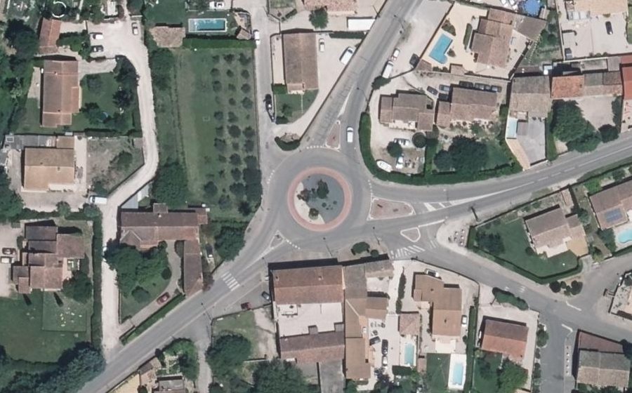 Vue aérienne du Rond-point anonyme n°23469728