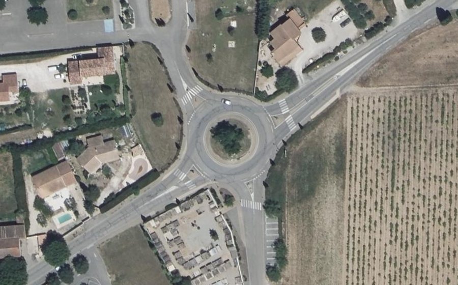 Vue aérienne du Rond-point anonyme n°23469731